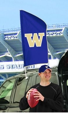 Washington Huskies Tailgate Flag 42" x 20"